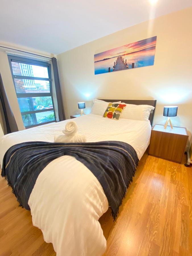 Swanky Central Apartment With Free Wifi เบอร์มิงแฮม ภายนอก รูปภาพ