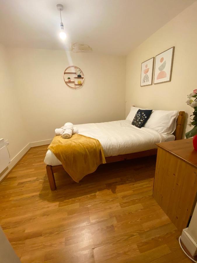 Swanky Central Apartment With Free Wifi เบอร์มิงแฮม ภายนอก รูปภาพ