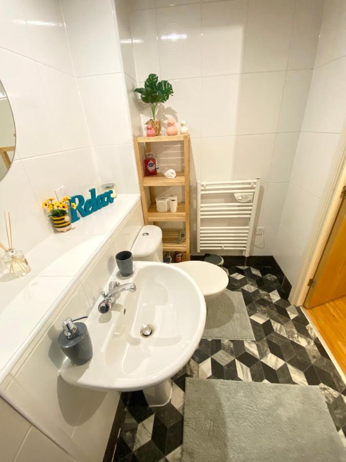 Swanky Central Apartment With Free Wifi เบอร์มิงแฮม ภายนอก รูปภาพ