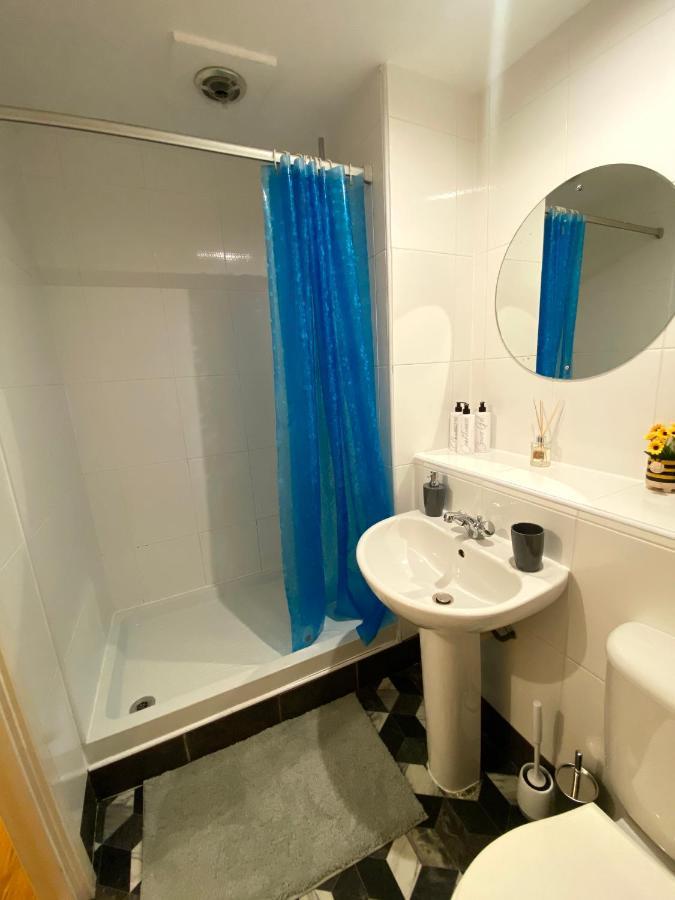 Swanky Central Apartment With Free Wifi เบอร์มิงแฮม ภายนอก รูปภาพ